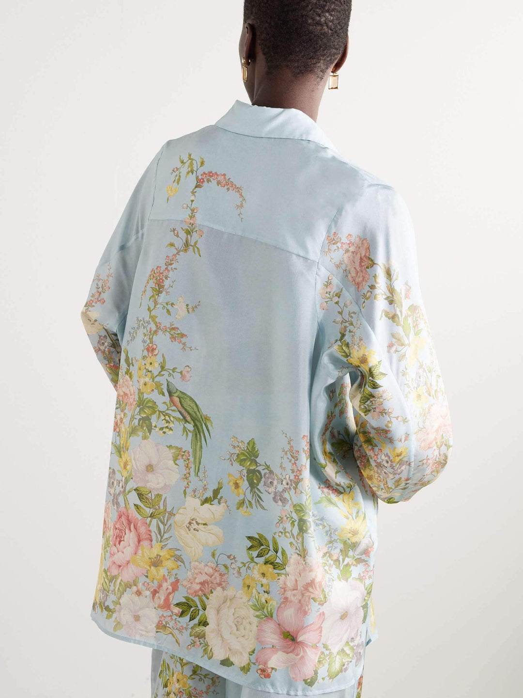 Camisa de manga comprida com estampa floral de posicionamento fino de cetim